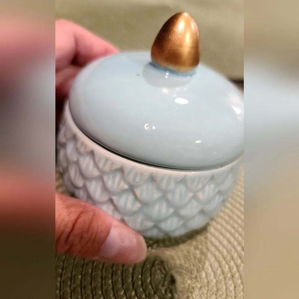 Cute Trinket / Jewelry Holder with Lid Grannycore